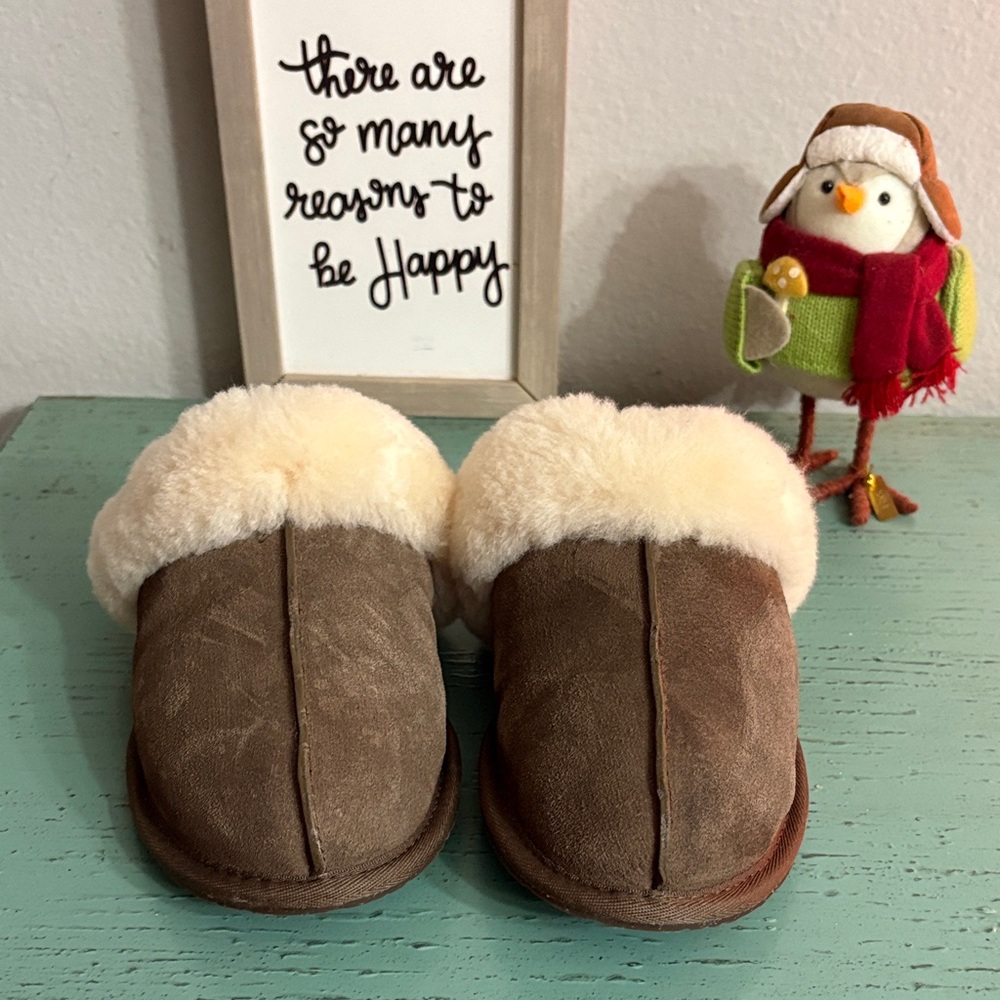 UGG Brown and Cream Slippers SZ 8 no tag available box